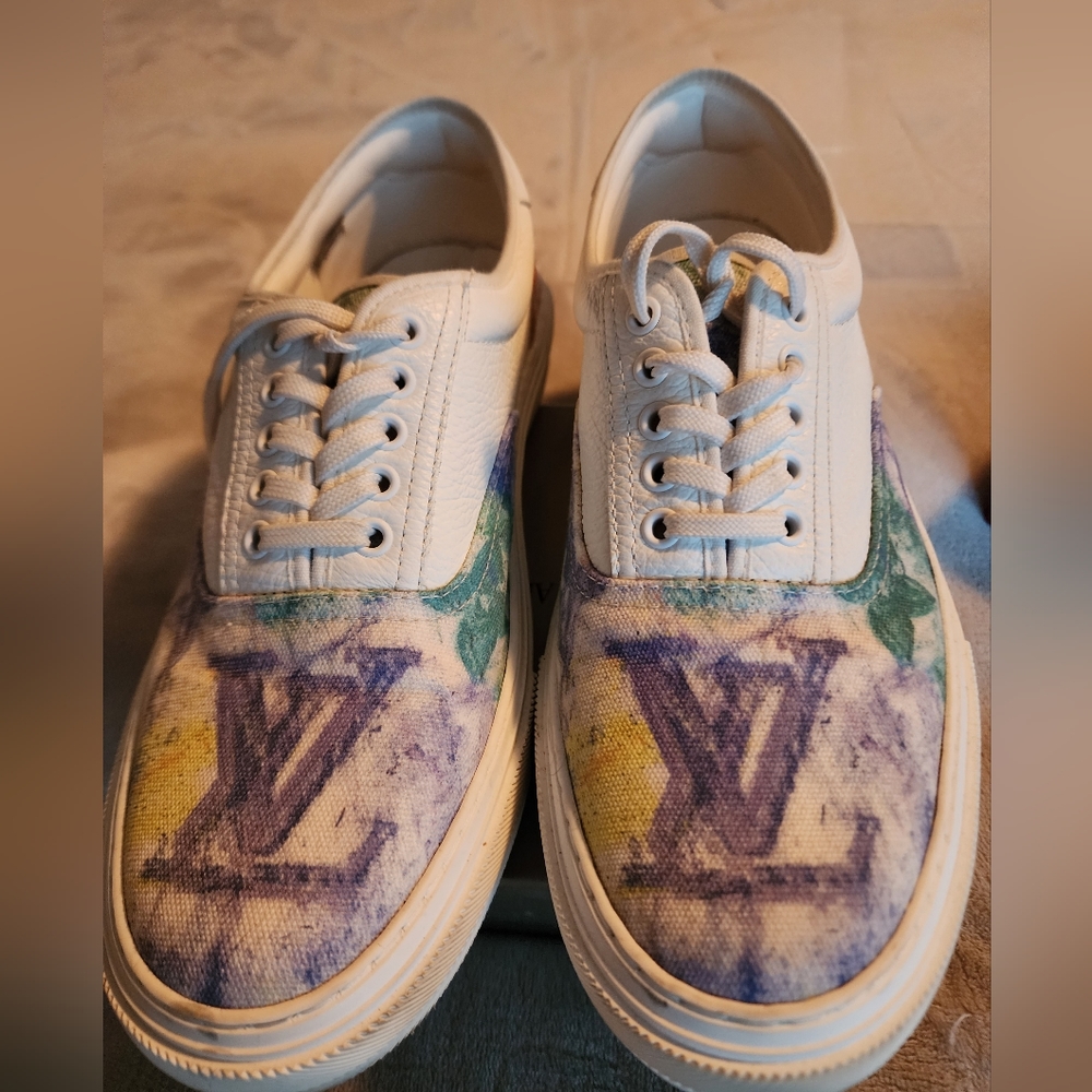 LV men's sneakers sz 9